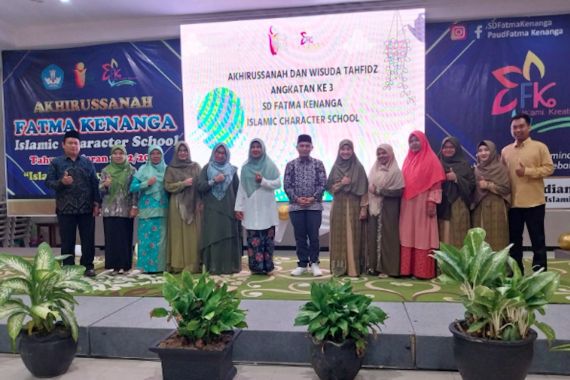 Fatma Kenanga Islamic Character School Bengkulu Melepas Siswa-Siswi TK dan SD - JPNN.COM