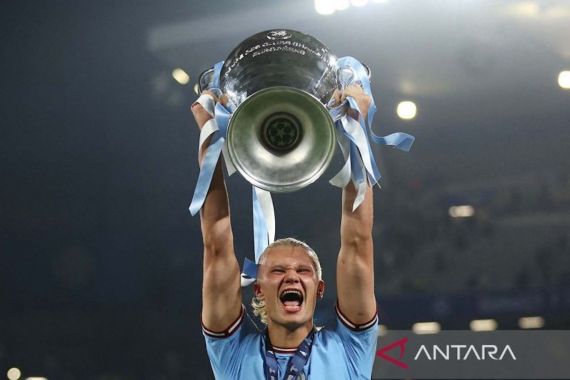 Manchester City Raih Treble Winners, Erling Haaland Beri Sanjungan untuk Pep Guardiola - JPNN.COM