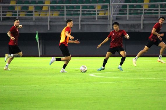 Timnas Indonesia vs Palestina: Marc Klok Tak Sabar Duel dengan Mohammed Rashid - JPNN.COM