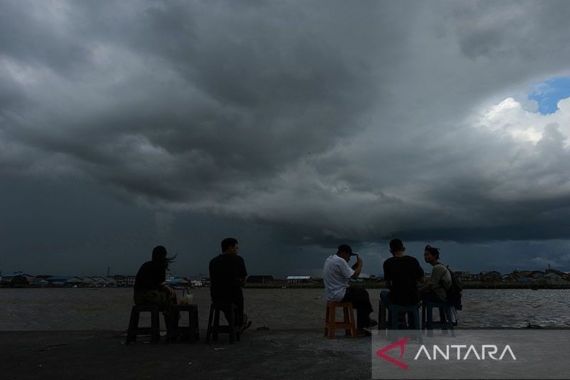 Cuaca Hari Ini, BMKG Imbau Beberapa Wilayah Mewaspadai Potensi Hujan Lebat - JPNN.COM