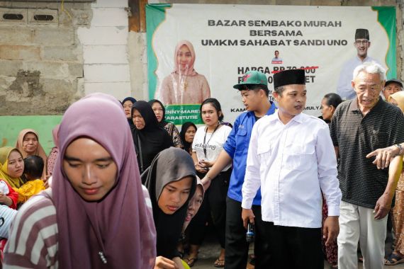 Sukarelawan Sandiaga Gelar Bazar Sembako Murah Seharga Rp 15 Ribu - JPNN.COM