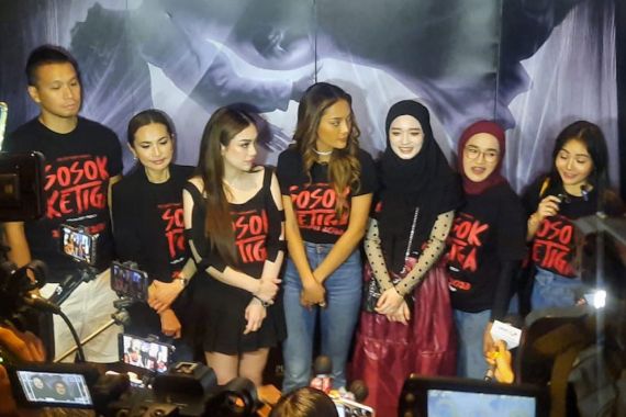 Inara Rusli Hingga Mawar AFI Kompak Hadiri Special Screening Fillm Sosok Ketiga - JPNN.COM