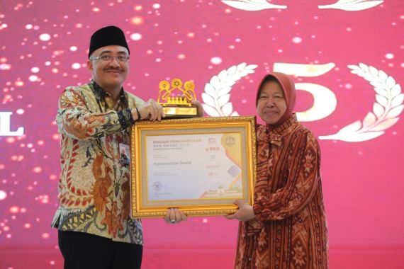 Beri Pelayanan Terbaik ke Masyarakat, Kemensos Borong 4 Penghargaan dari BKN dan KASN - JPNN.COM