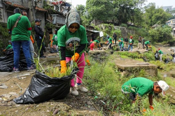 Demi Cegah Banjir, Kajol Indonesia Bersih-Bersih Kali Ciliwung di Bogor - JPNN.COM