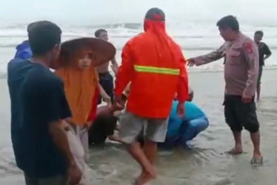 Seorang Pelajar SMA Tewas Tenggelam di Pantai Taipa Konawe Utara - JPNN.COM