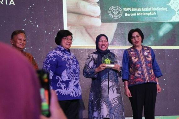 Menteri LHK Siti Nurbaya Menjelaskan Peran Strategis Bank Sampah - JPNN.COM