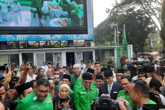 Sandiaga Uno Resmi Jadi Kader PPP, Datang Disambut Rebana dan Salawat - JPNN.COM