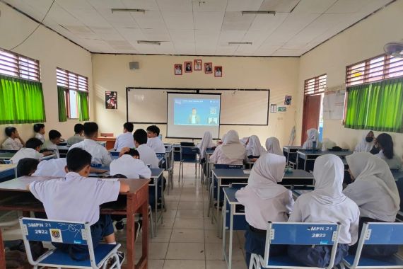 Siswa MTs dan MA Bekasi Diajak Bertanggung Jawab dan Melek Digital - JPNN.COM