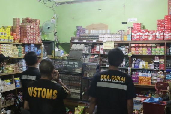 Gelar Operasi Gempur Rokok Ilegal di Sultra, Bea Cukai Kendari Sita Banyak Barang Bukti - JPNN.COM