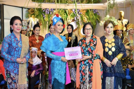 Happy Djarot Ajak Kebaya Foundation Galang Dana untuk Anak Disabilitas - JPNN.COM