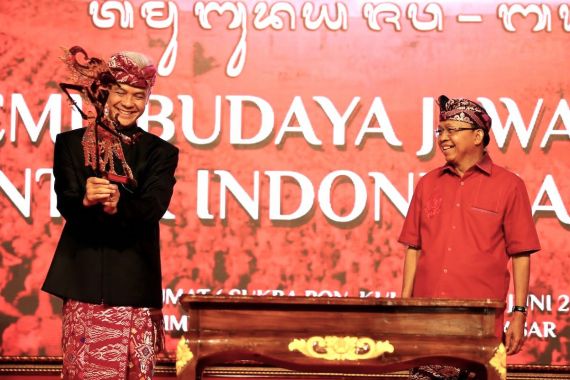 Bali Basis PDIP, Wayan Koster Ajak Bupati Kader Demokrat Memenangkan Ganjar Saja - JPNN.COM