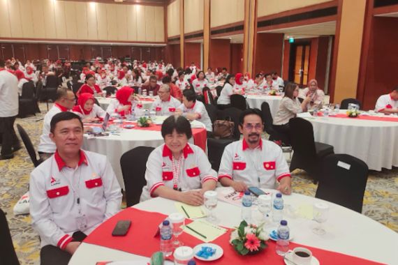 Friedrich Max Rumintjap Resmi Membuka Pertemuan Ilmiah Fasilitas Kesehatan Indonesia - JPNN.COM