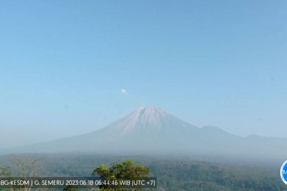 Gunung Semeru Masih Mengalami Gempa Letusan dan Guguran - JPNN.COM