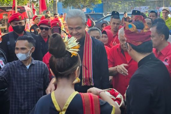 Ganjar Pranowo Tiba di Lombok, Terdengar Teriakan Presiden 2024 - JPNN.COM