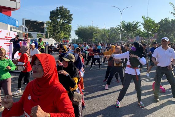Ratusan Masyarakat Pekanbaru Meriahkan Bhakti Kesehatan Biddokes Polda Riau, Lihat - JPNN.COM