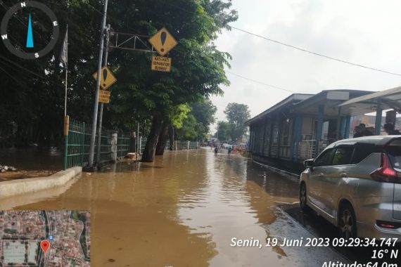 Banjir Rendam Jalan di Kramat Jati, Anak Buah Heru Bilang Begini - JPNN.COM