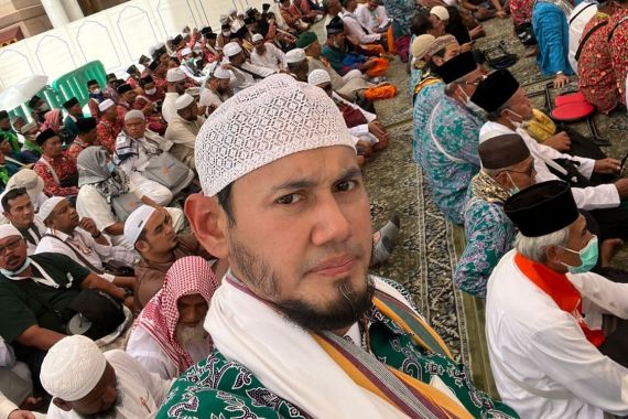 Makkah Bersuhu 46 Derajat Celsius, Semangat Jemaah Haji Lansia UGB Bikin Takjub - JPNN.COM