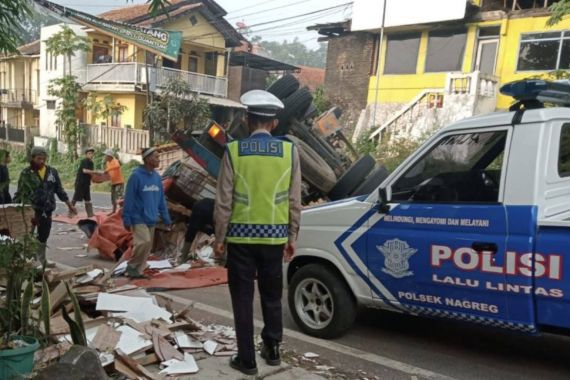 Rem Blong, Truk Kecelakaan di Nagreg Bandung - JPNN.COM