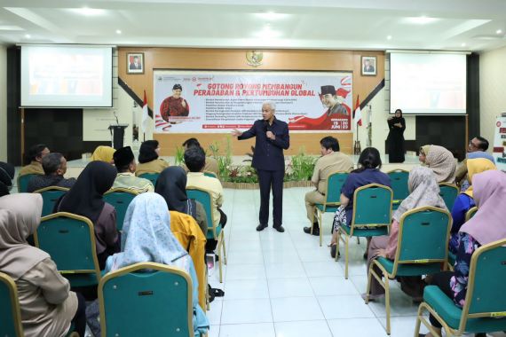Ganjar Fasilitasi Kaum Difabel Pelatihan Wirausaha di Balatkop Jateng - JPNN.COM