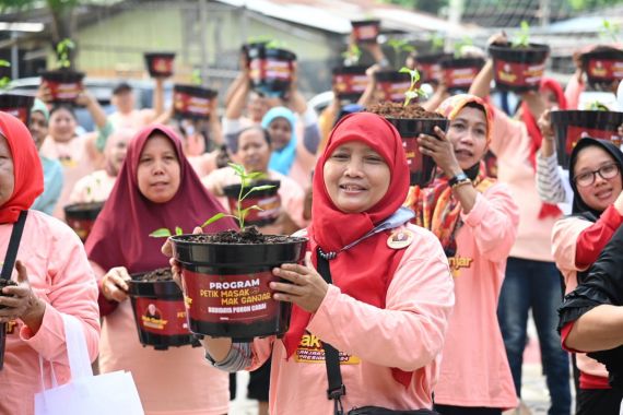 Mak Ganjar Adakan Petik Masak di Jaktim Untuk Perkuat Ketahanan Pangan - JPNN.COM