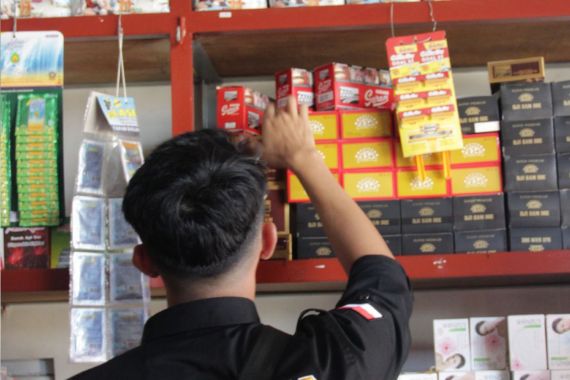 Gelar Operasi di Pidie, Bea Cukai Banda Aceh Amankan Rokok Ilegal Sebanyak Ini - JPNN.COM