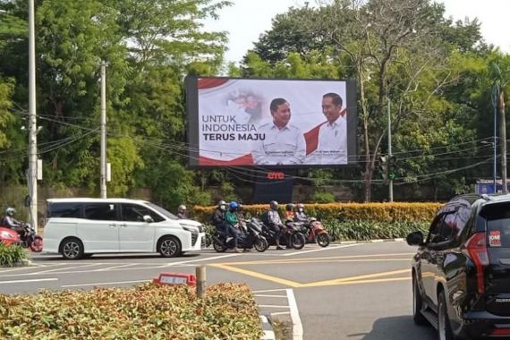 Lihat, Jakarta Dipenuhi Potret Jokowi & Prabowo Bertuliskan Untuk Indonesia Terus Maju - JPNN.COM