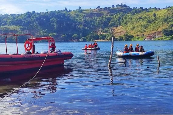 2 Pelajar yang Hanyut di Perairan Danau Toba Ditemukan Sudah Meninggal Dunia - JPNN.COM