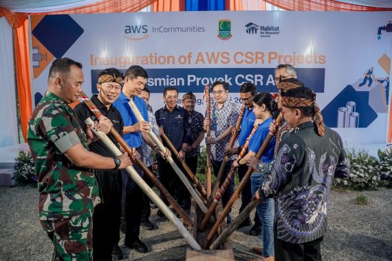 AWS Gandeng Habitat of Humanity Indonesia Lakukan Pengembangan Masyarakat Karawang - JPNN.COM