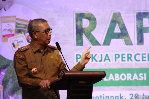 Menjelang Akhir Masa Jabatan, Sutarmidji Fokus Memperbaiki Jalan Provinsi di Daerah - JPNN.COM