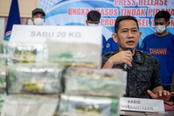 BNNP Sumsel Menggagalkan Pengiriman 20 Kg Sabu-Sabu Asal Malaysia ke Palembang - JPNN.COM