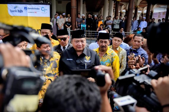 Menko Airlangga Tinjau Pembangunan Tol Cisumdawu dan Salurkan KUR di Sumedang - JPNN.COM