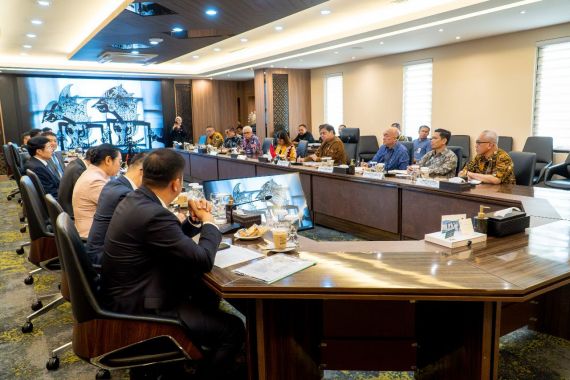 Menko Airlangga dan Delegasi Federasi Industri Tiongkok Bahas Kerja Sama Ekonomi - JPNN.COM