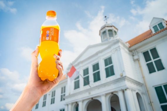 Coca-Cola Merilis Botol dari Plastik Daur Ulang di Indonesia - JPNN.COM