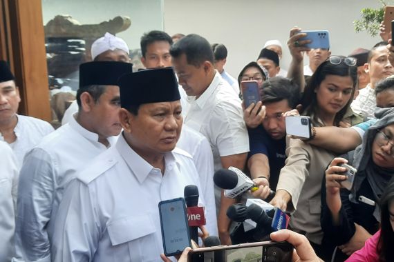 Prabowo Tak Bertemu Ganjar Saat Melayat ke Rumah Duka Desmond Mahesa - JPNN.COM