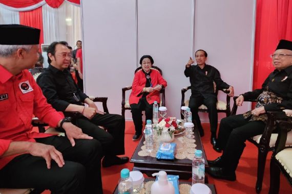 Lihat, Prananda Setia Temani Megawati Menerima Jokowi, Wapres RI, hingga Ketum Partai - JPNN.COM