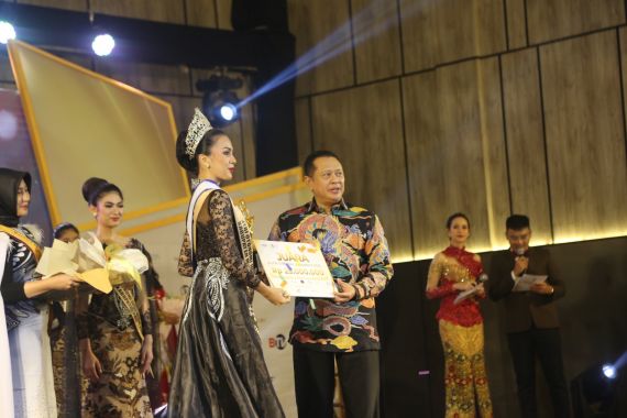 Putri Minahasa Utara Sabet Gelar POI 2023 - JPNN.COM
