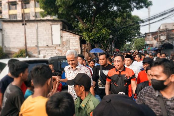 Ganjar Blusukan ke Gang-gang Sempit, Brando: Kami Lihat Sosok Seperti Jokowi - JPNN.COM