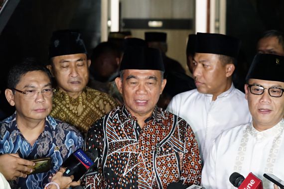 Tausiyah Haul ke-53 Bung Karno, Menko PMK Ungkap Karya Besar Bung Karno - JPNN.COM