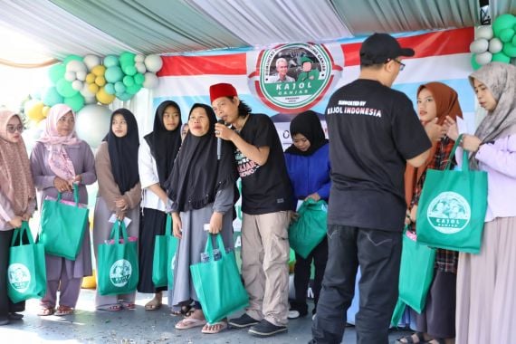 Komunitas Ojol Ganjar Memberikan Santunan kepada Anak Yatim di Bogor - JPNN.COM