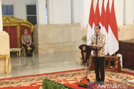 Pemakzulan Presiden Jokowi Dinilai Tak Punya Landasan Konstitusional Kuat - JPNN.COM