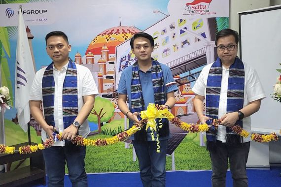 Menuju Masa Depan Hijau, FIFGroup Resmikan Solar Panel ke-13 di Kantor Cabang Makassar - JPNN.COM