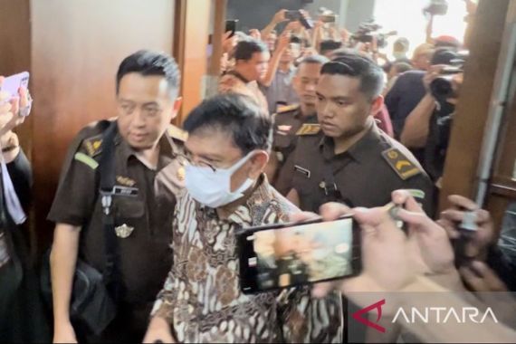 Sidang Perkara Korupsi BTS, Johnny Plate Didakwa Merugikan Keuangan Negara Rp 8,03 Triliun - JPNN.COM