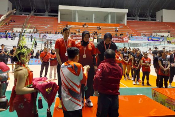 Tim Voli Putri TNI AL Torehkan Prestasi di Kejuaraan Gubernur Kalteng Cup - JPNN.COM
