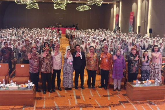 Turunkan Stunting, BKKBN dan Dexa Medica Gencarkan Edukasi Bidan se-Indonesia - JPNN.COM