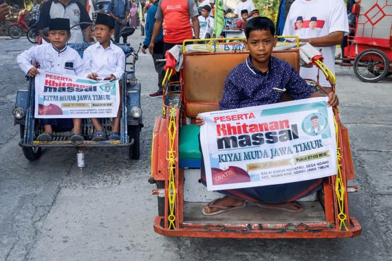 Kiai Muda Ganjar Gelar Khitanan Massal di Kabupaten Ngawi - JPNN.COM