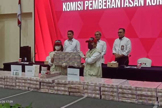 KPK Sita Aset Haram Enembe, Firli Bahuri: Koruptor Lebih Takut Miskin ketimbang Penjara - JPNN.COM