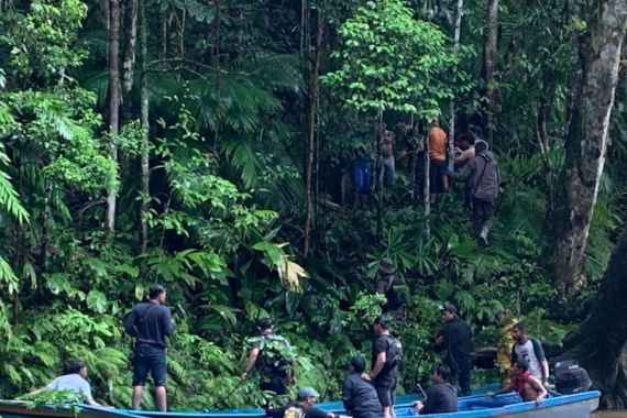 Tim Gabungan TNI dan Polri Menyisir Hutan Halmahera Usut Kasus Pemanahan Oleh OTK - JPNN.COM