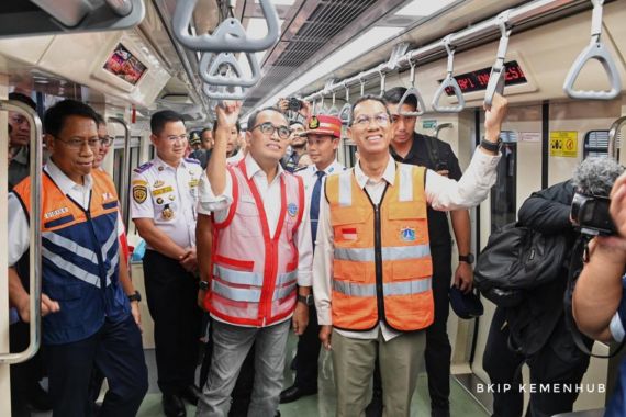 Menhub Buka-bukaan soal Sejumlah Kelebihan LRT Jabodebek - JPNN.COM