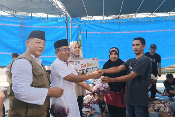 Daging Sapi Kurban dari Jokowi Bakal Dibagikan Kepada 320 Warga di Lombok Barat - JPNN.COM