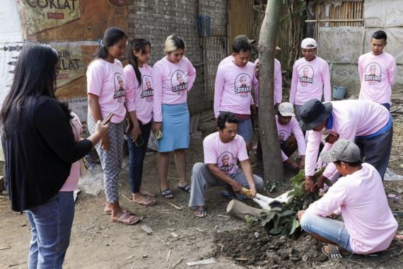 Srikandi Ganjar Sembelih Satu Ekor Kambing untuk Masyarakat di Kabupaten Malang - JPNN.COM